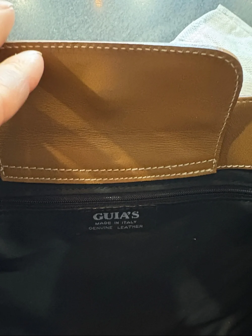 Classic Tan Shoulder Bag - Sleek Everyday Carry - Picture 2 of 4